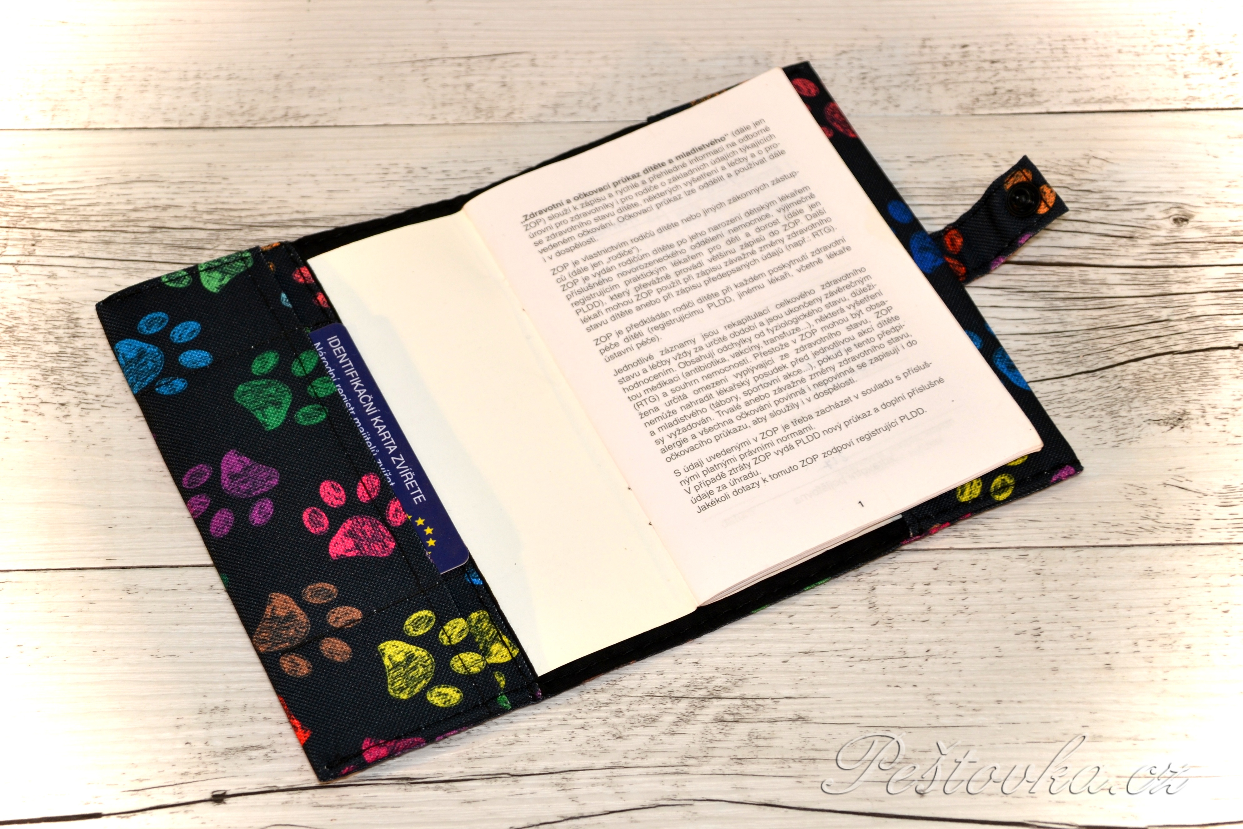 Peštovka Obal na očkovací průkaz *malované tlapky*