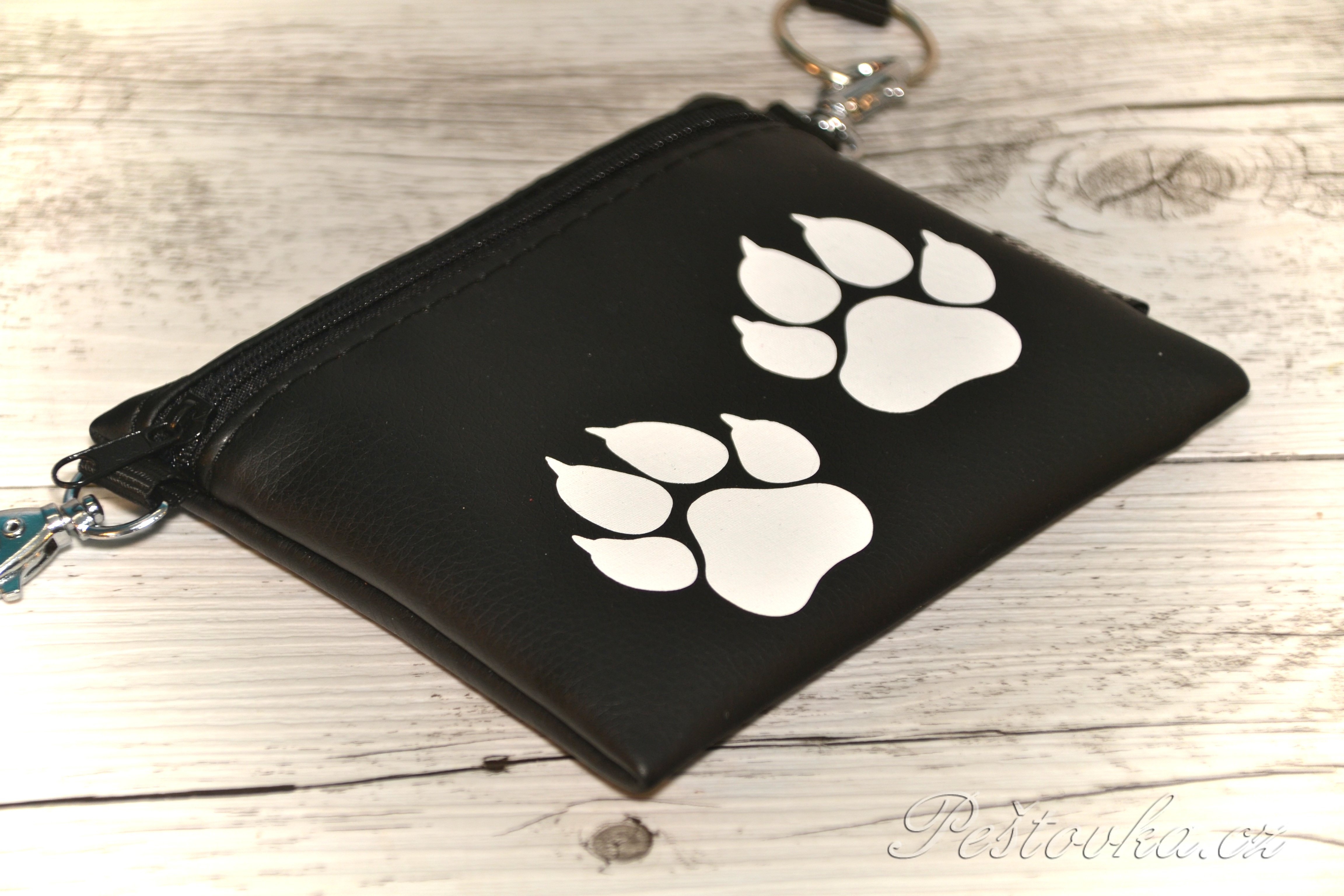 Peštovka Výstavní pamlskovník *s bílými tlapkami*