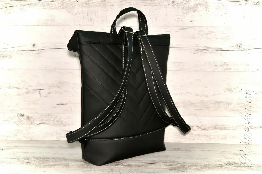 Peštovka Překlápěcí batoh Lucas *pitbull* černý