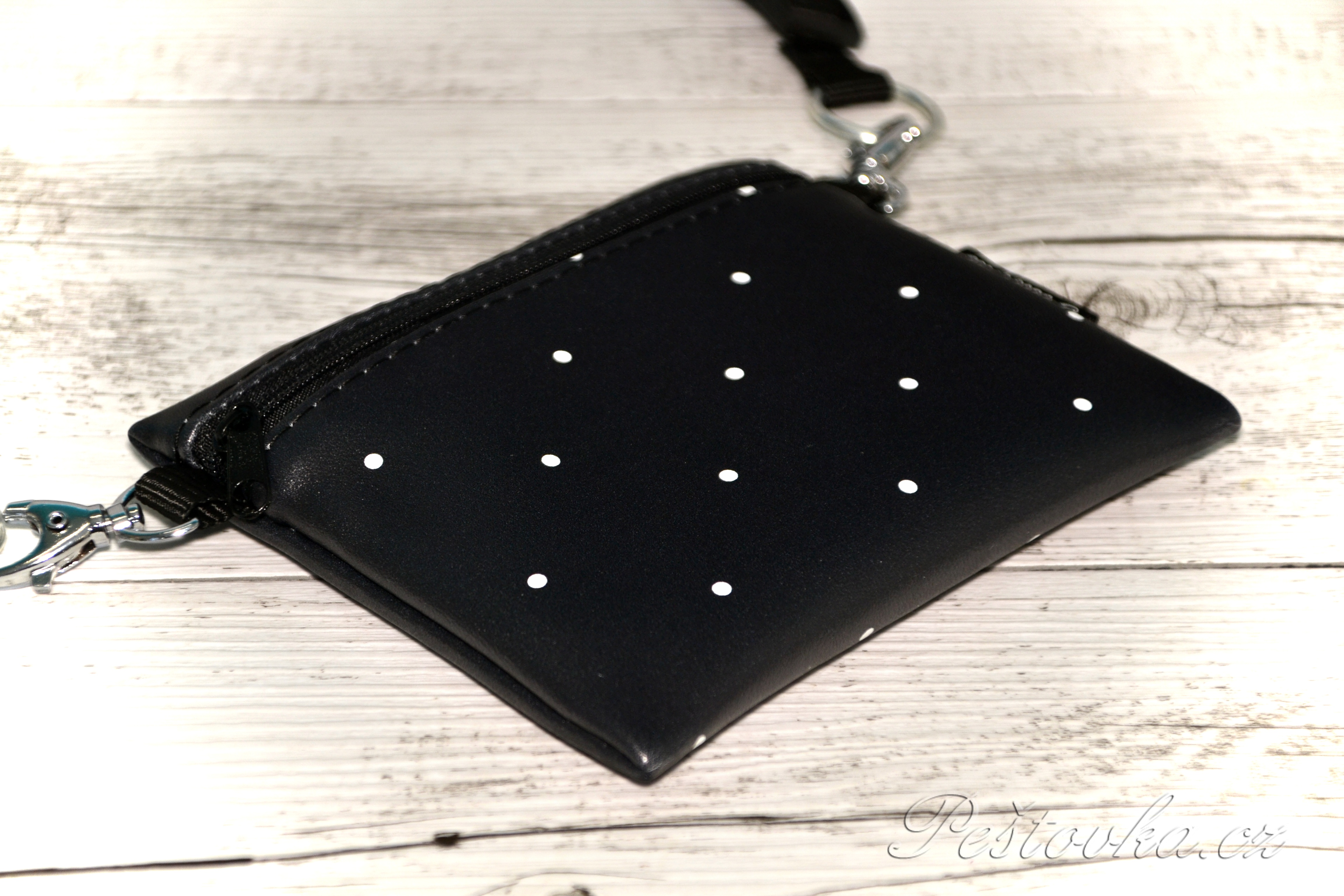 Peštovka Výstavní pamlskovník *černý s puntíkem*