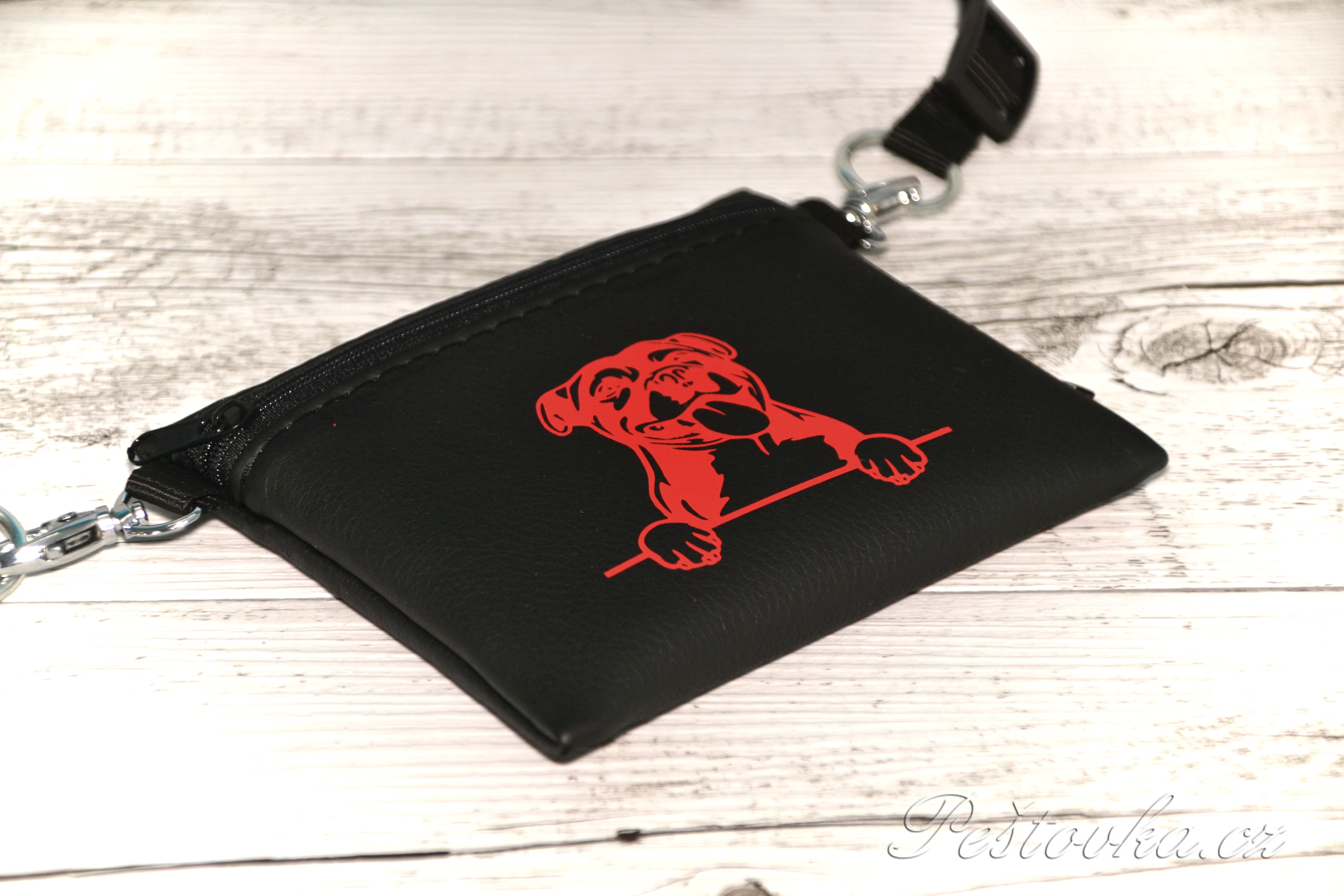 Peštovka Výstavní pamlskovník *červený stafík vysmátý*