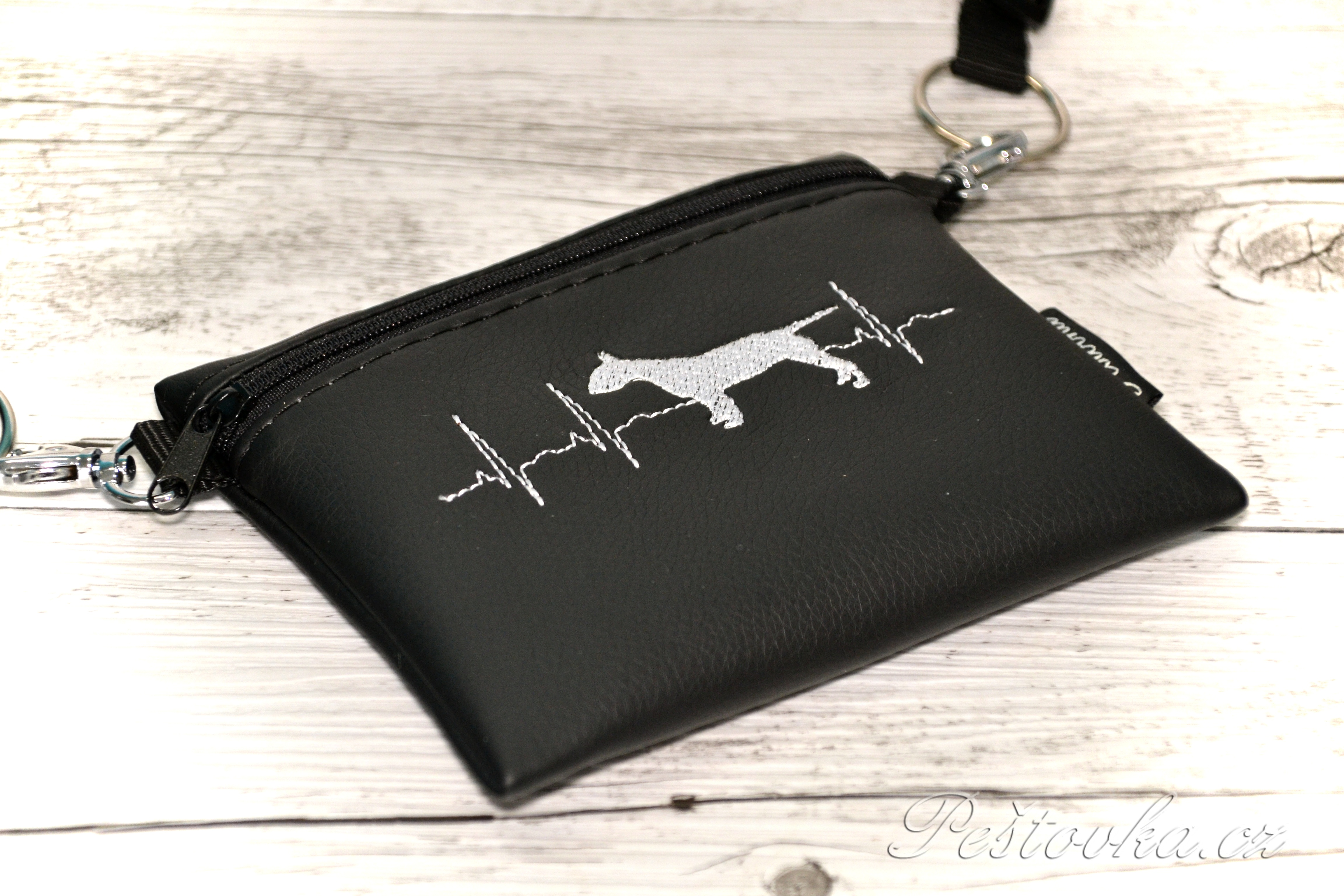 Peštovka Výstavní pamlskovník *EKG bullterier*