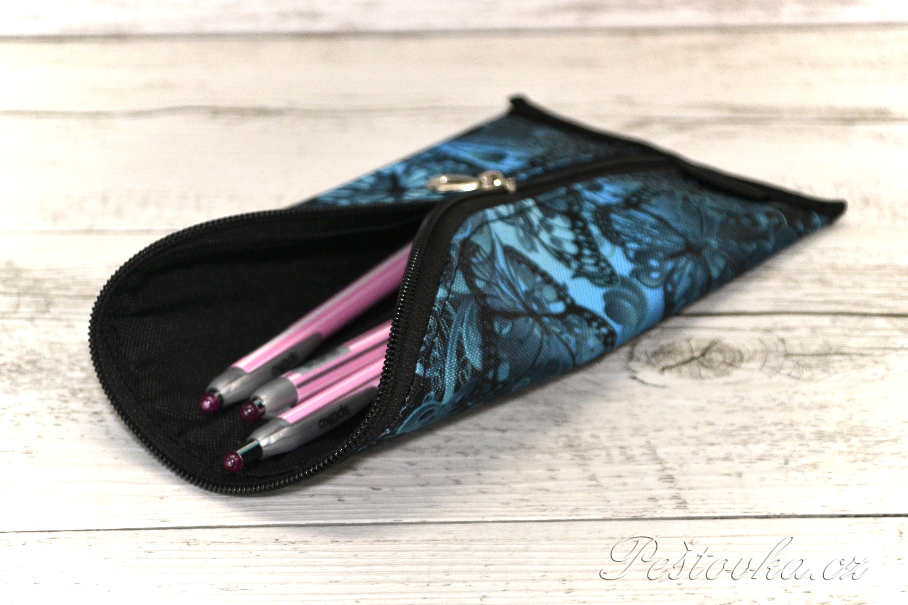 Peštovka Penál raz/dva *motýlci*