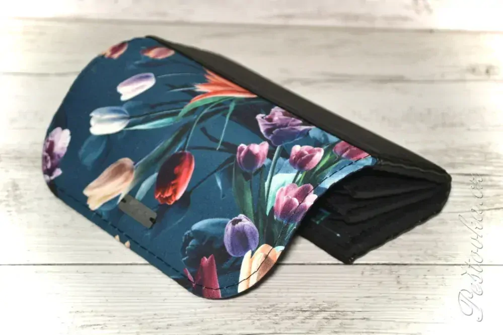 Peštovka Dámská elegantní peněženka *TULIPÁNY*