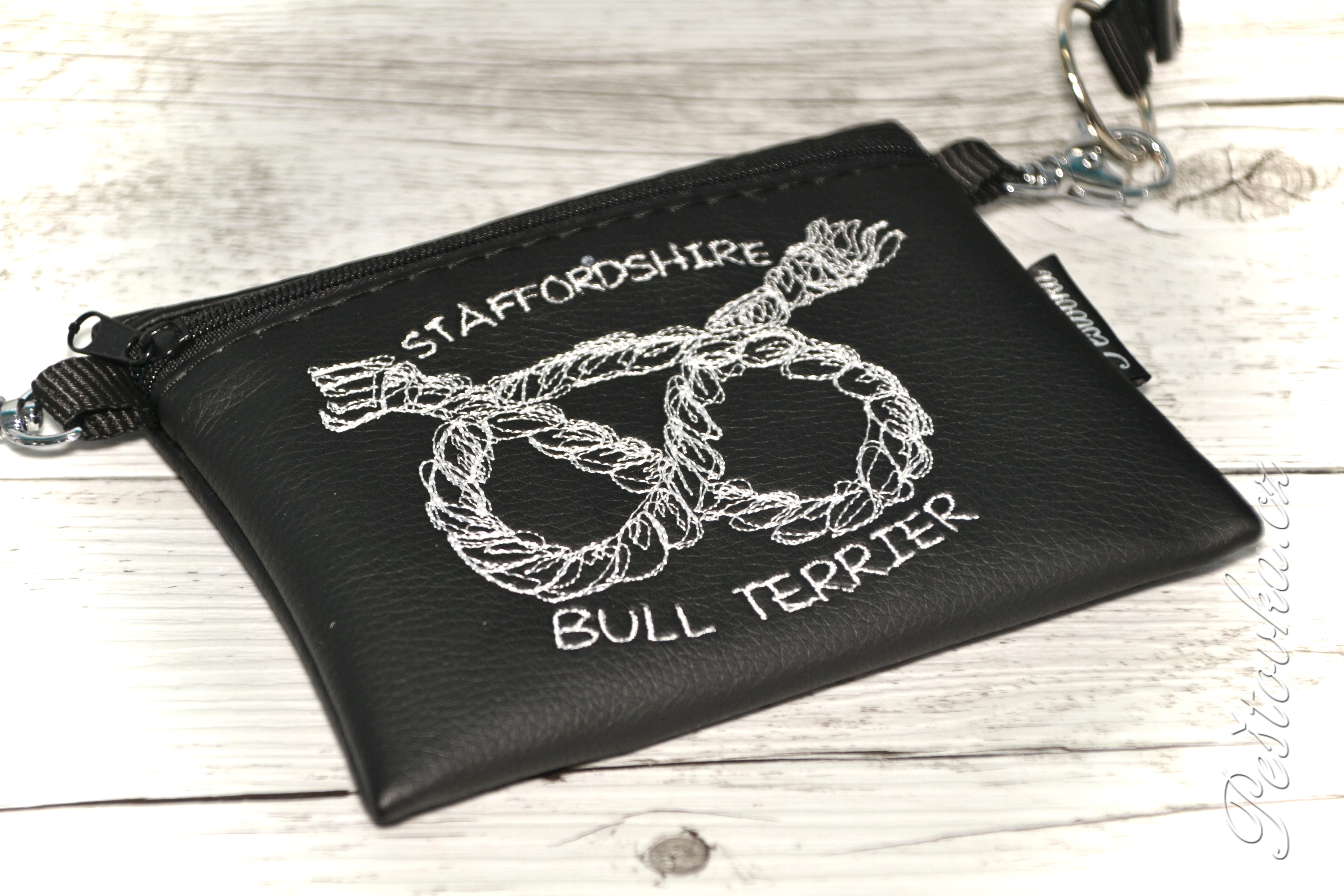 Peštovka Výstavní pamlskovník *staffie * černý