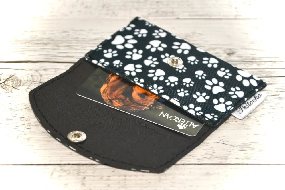 Peštovka - kapsička na karty *bílé tlapky na černé*