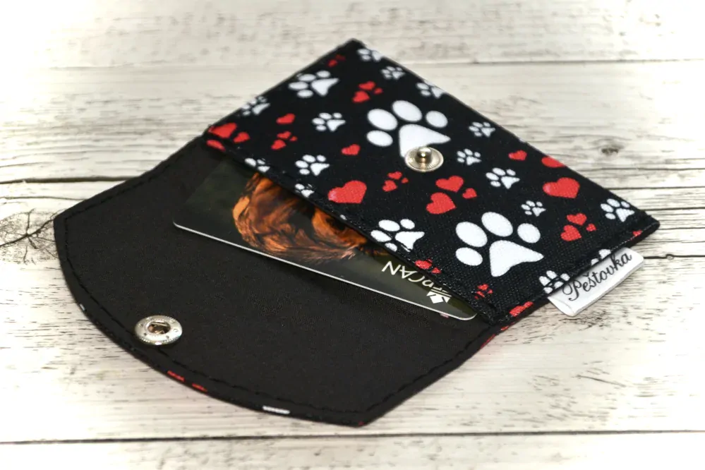 Peštovka - kapsička na karty *tlapky a srdíčka*