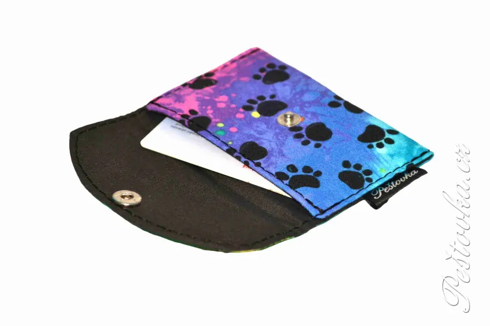 Peštovka - kapsička na karty *černé tlapky na duhové*
