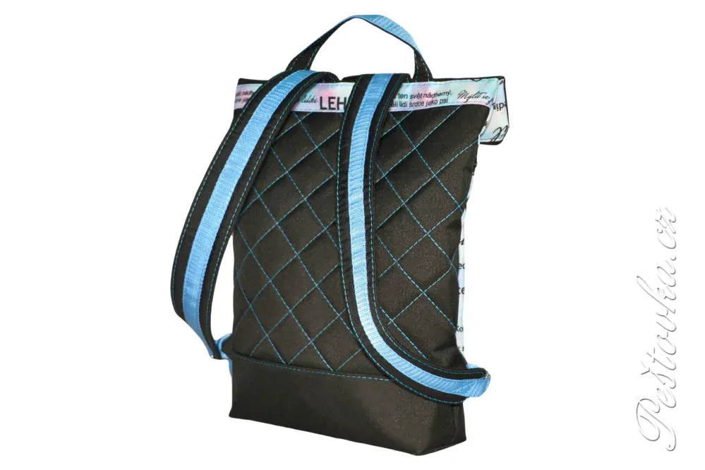 Peštovka Překlápěcí batoh Lucas *duhové nápisy*