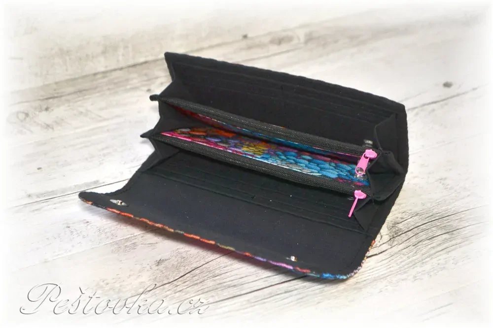 Peštovka Dámská elegantní peněženka *duhové kamínky*