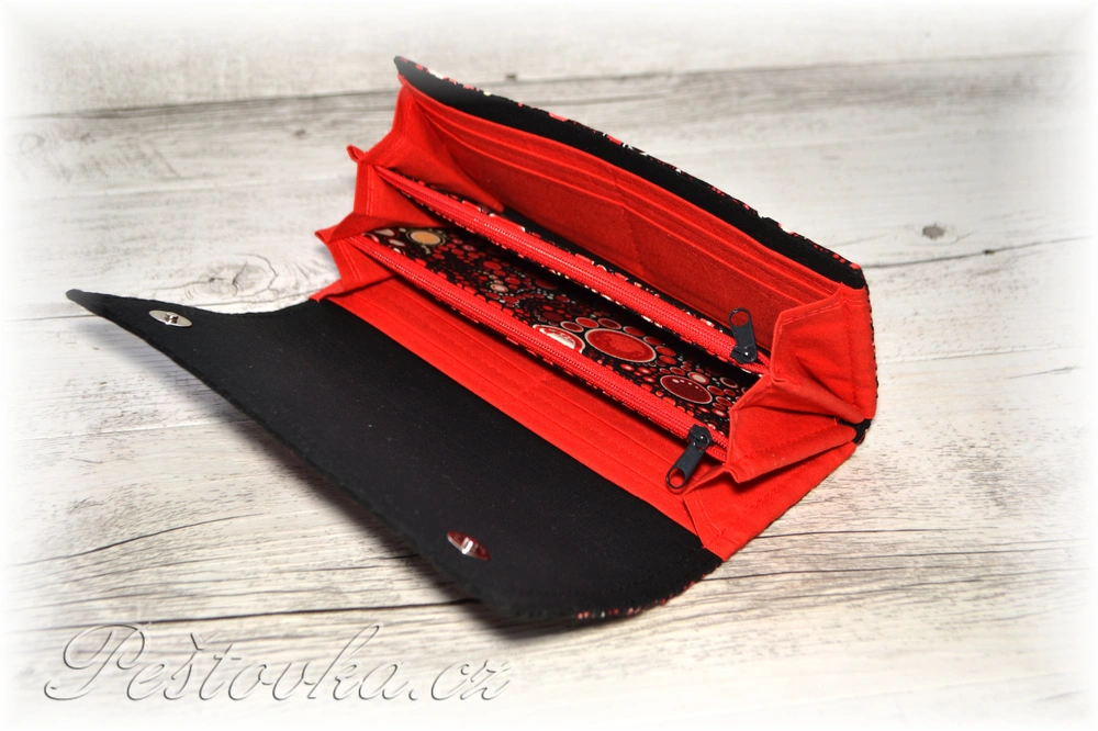 Peštovka Dámská peněženka ručně šitá *červeno-černé bublinky*