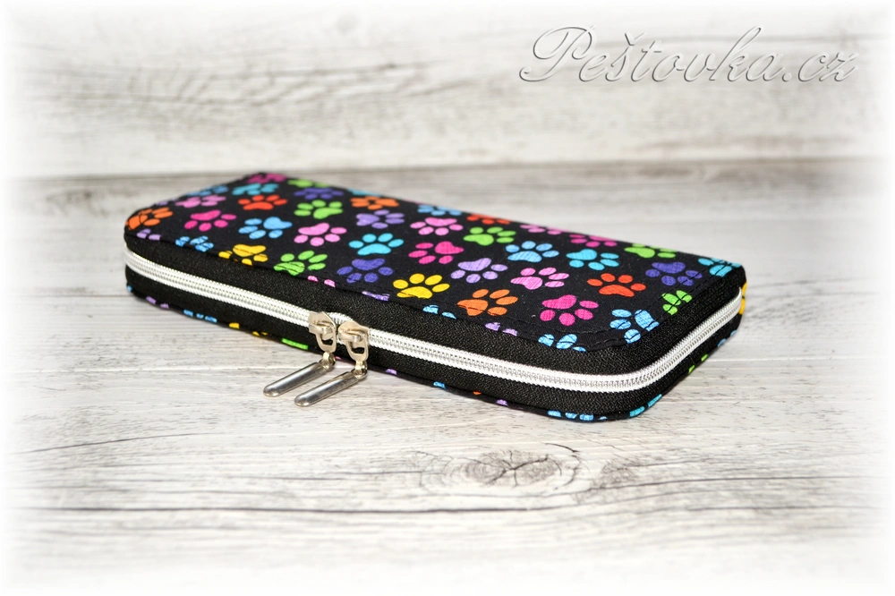Peštovka Zipová peněženka barevné tlapky