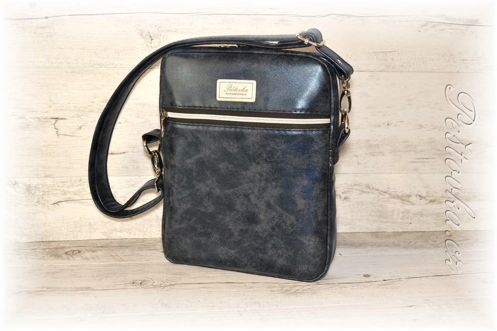 Peštovka pánská crossbody Oskar *černo-modrá metalická*