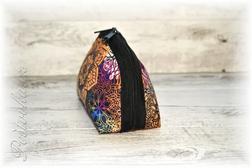 Peštovka kosmetická taštička RONDA *fialové mandaly*