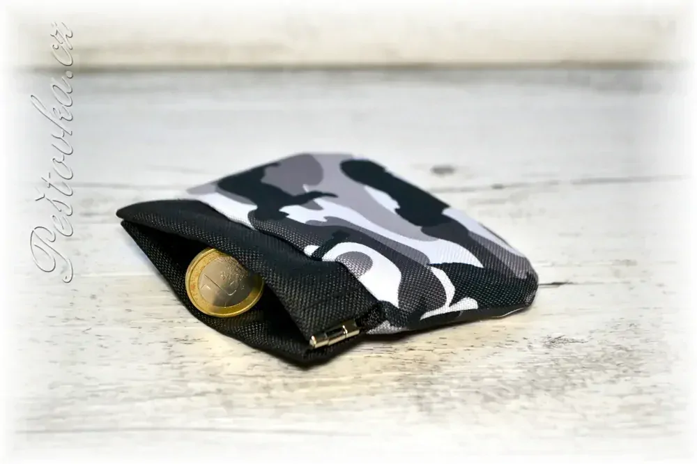 Peštovka Mincovka *psi na šedém maskáči*