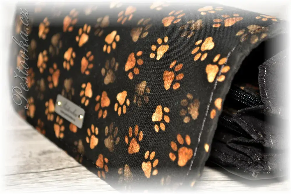 Peštovka Dámská elegantní peněženka *hnědé tlapky*