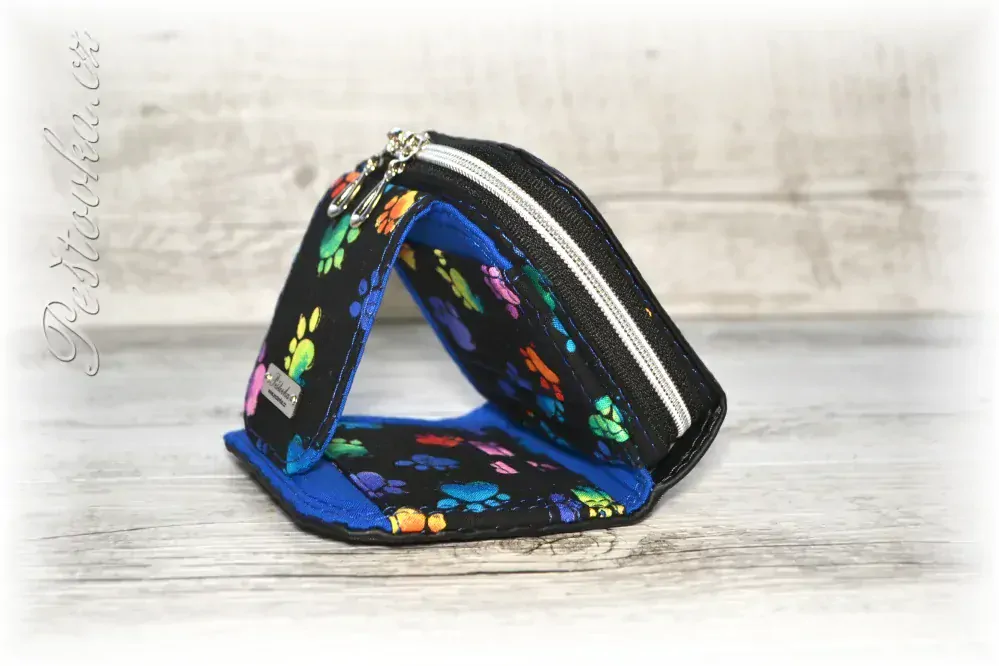 Peštovka Malá praktická zipová peněženka *barevné tlapky akvarel*