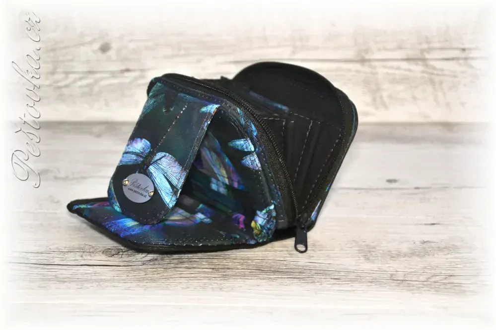 Peštovka Malá praktická zipová peněženka *vážky s černou*