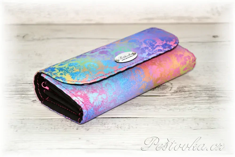 Peštovka Dámská elegantní peněženka *celoduhová*