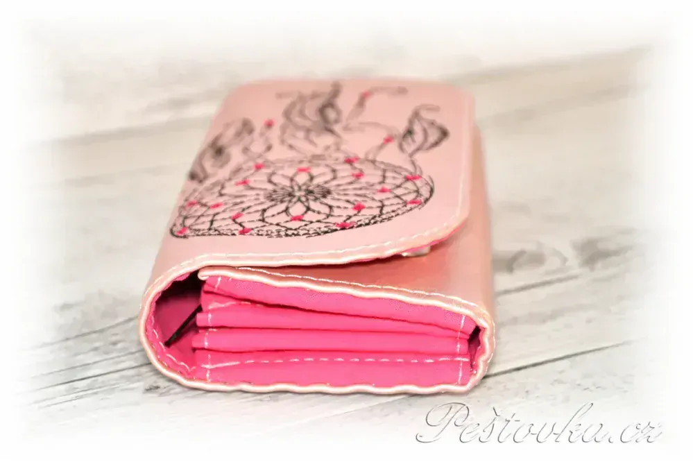 Peštovka Dámská elegantní peněženka *pudrově růžová s lapačem*