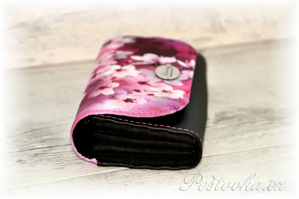 Peštovka Dámská elegantní peněženka *sakura + černá koženka*
