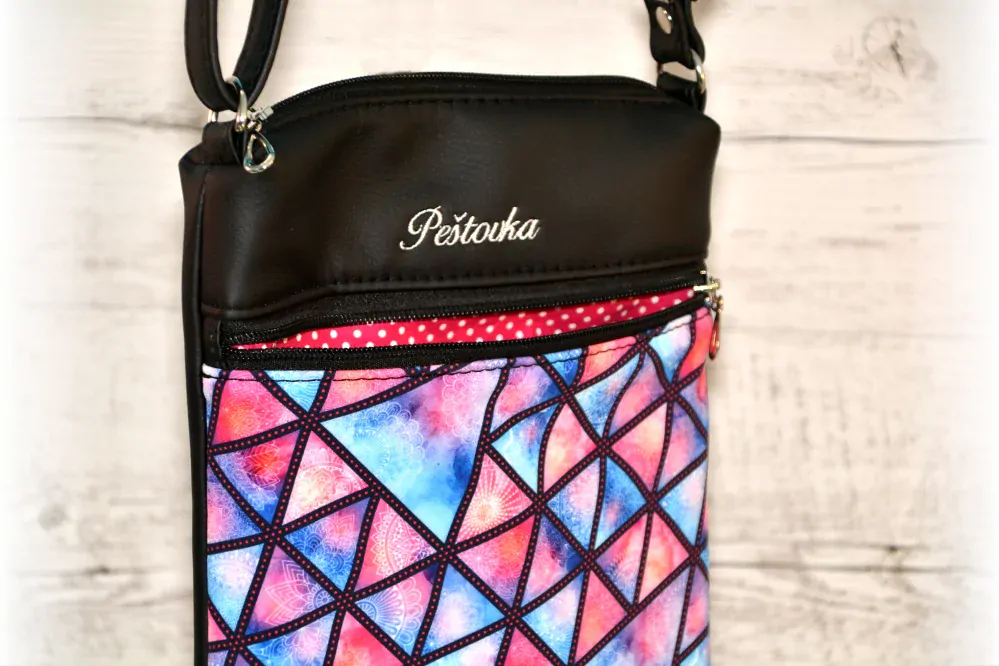 Peštovka - Crossbody KOA *barevné trojúhelníky*