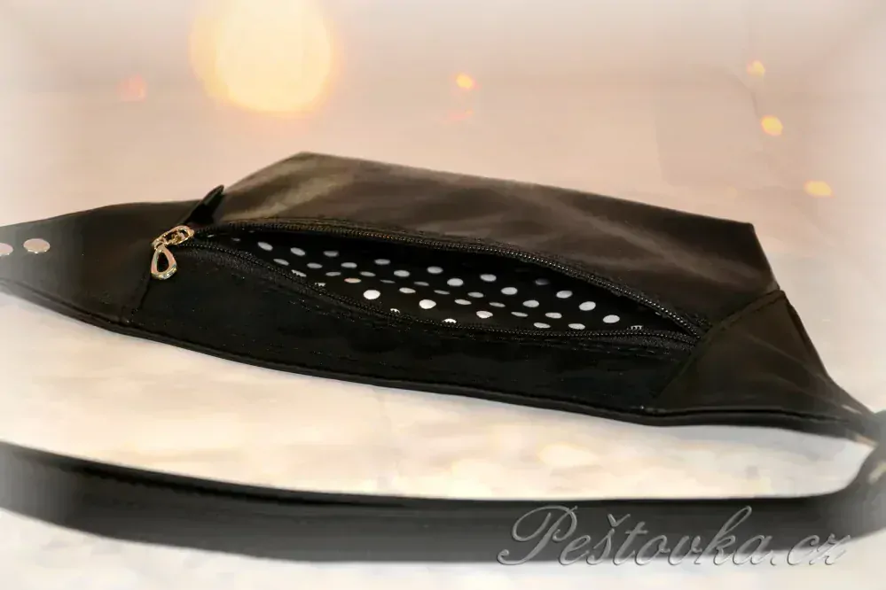 Peštovka - ledvinka Dayna *černá metalická*