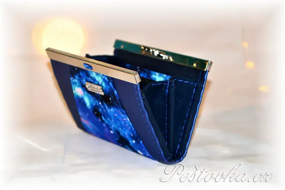 rámečková peněženka 15cm - Peštovka *galaxy s tmavě modrou*