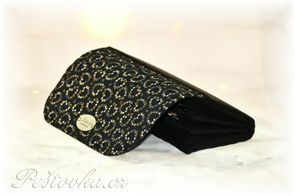 Peštovka Dámská elegantní peněženka *mini tlapky se srdíčky*