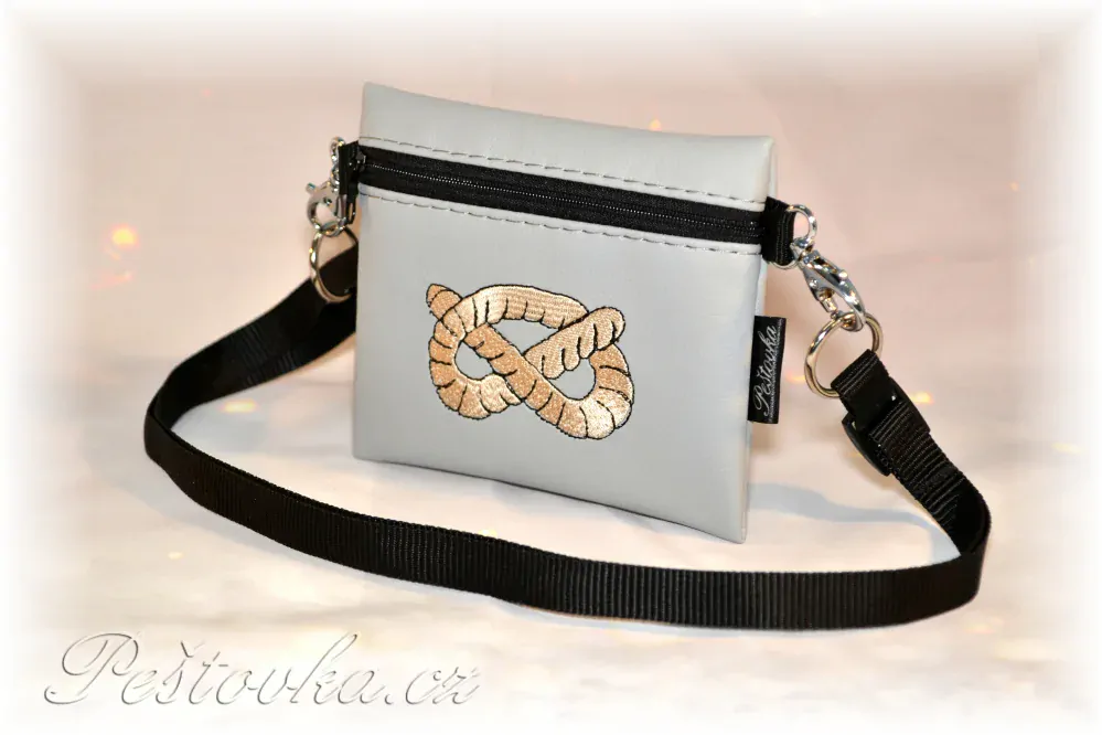 Peštovka Výstavní pamlskovník *uzel staffbull šedý mat*