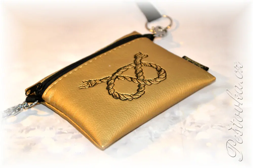 Peštovka Výstavní pamlskovník *UZLÍK stafbull - zlatý*