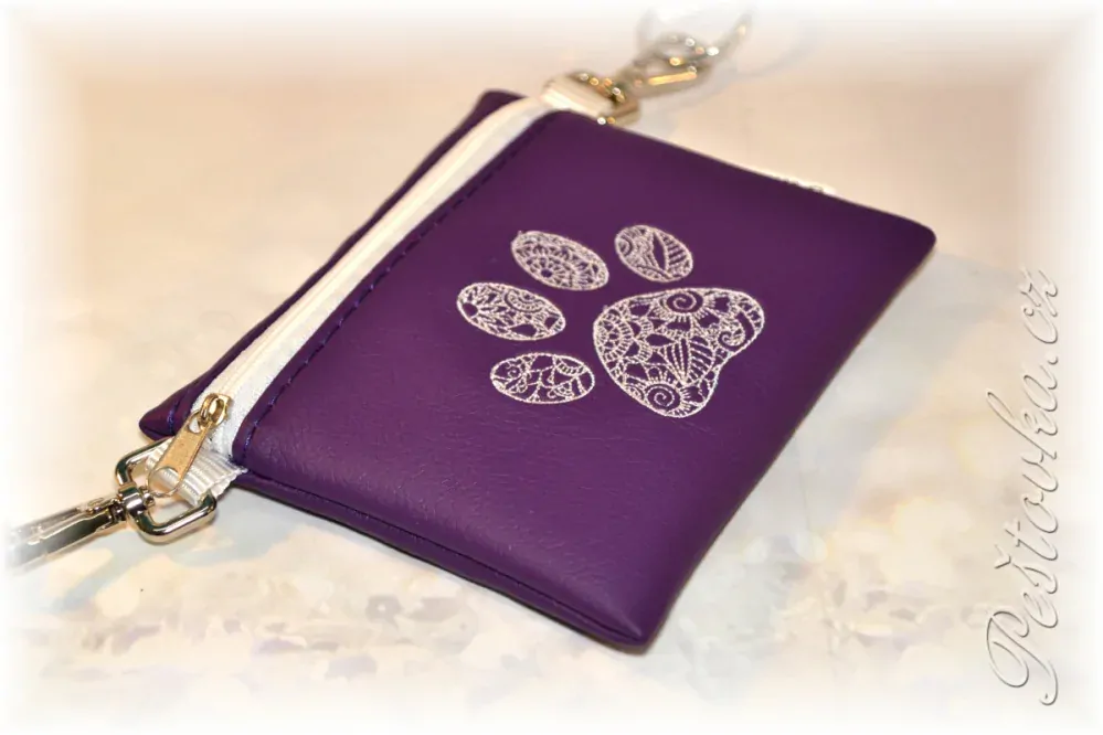 Peštovka Výstavní pamlskovník *tlapka - fialový*