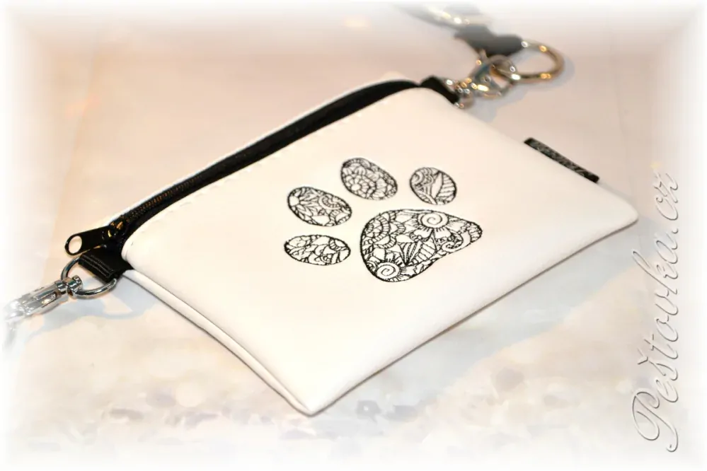 Peštovka Výstavní pamlskovník *tlapka černá na bílé*