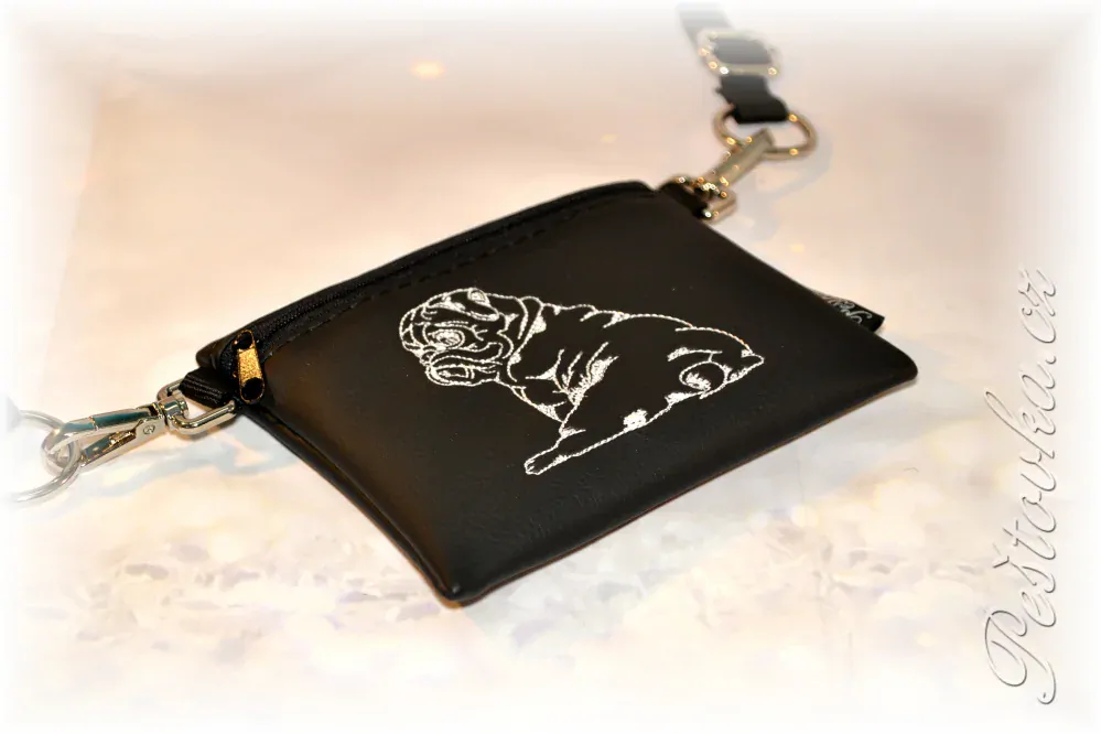 Peštovka Výstavní pamlskovník *MOPS černý sedící*