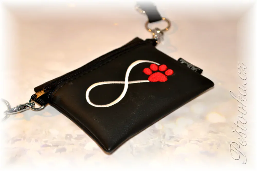 Peštovka Výstavní pamlskovník *nekonečno s tlapkou*