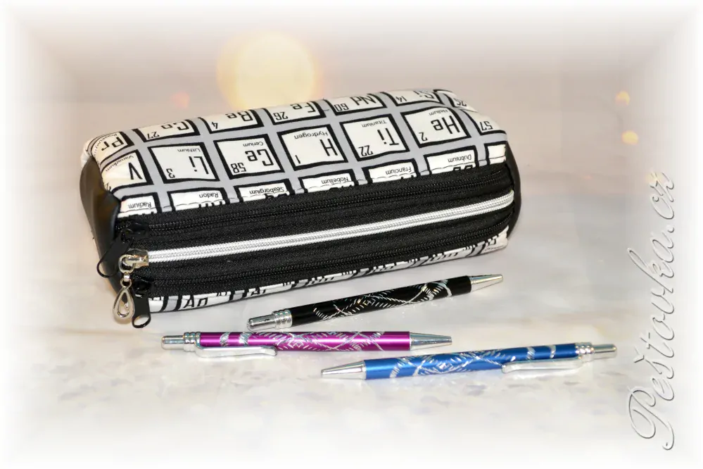 Peštovka - tříkomorový penál *chemická tabulka*