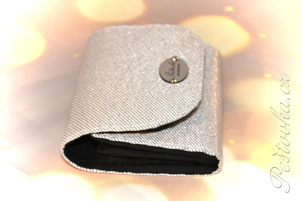 Peštovka - Malá klopová peněženka 13cm *perleťová stříbrná*