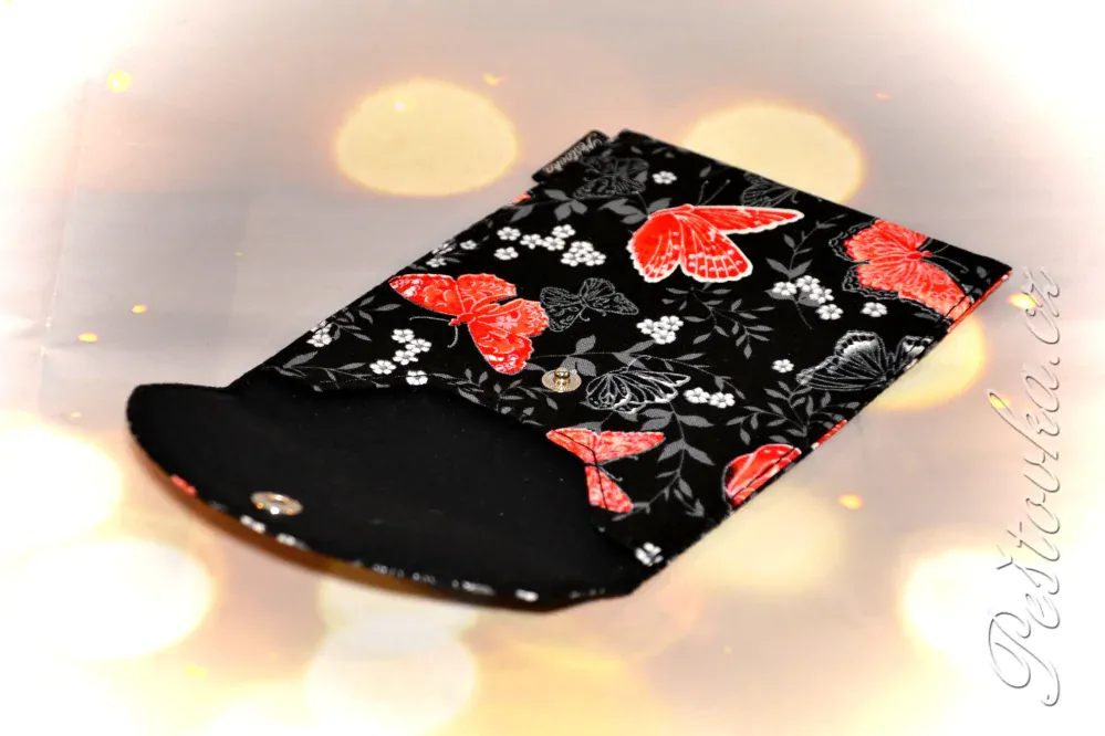 Peštovka - obal na očkovák - kapsička *černo-červená s motýlky*