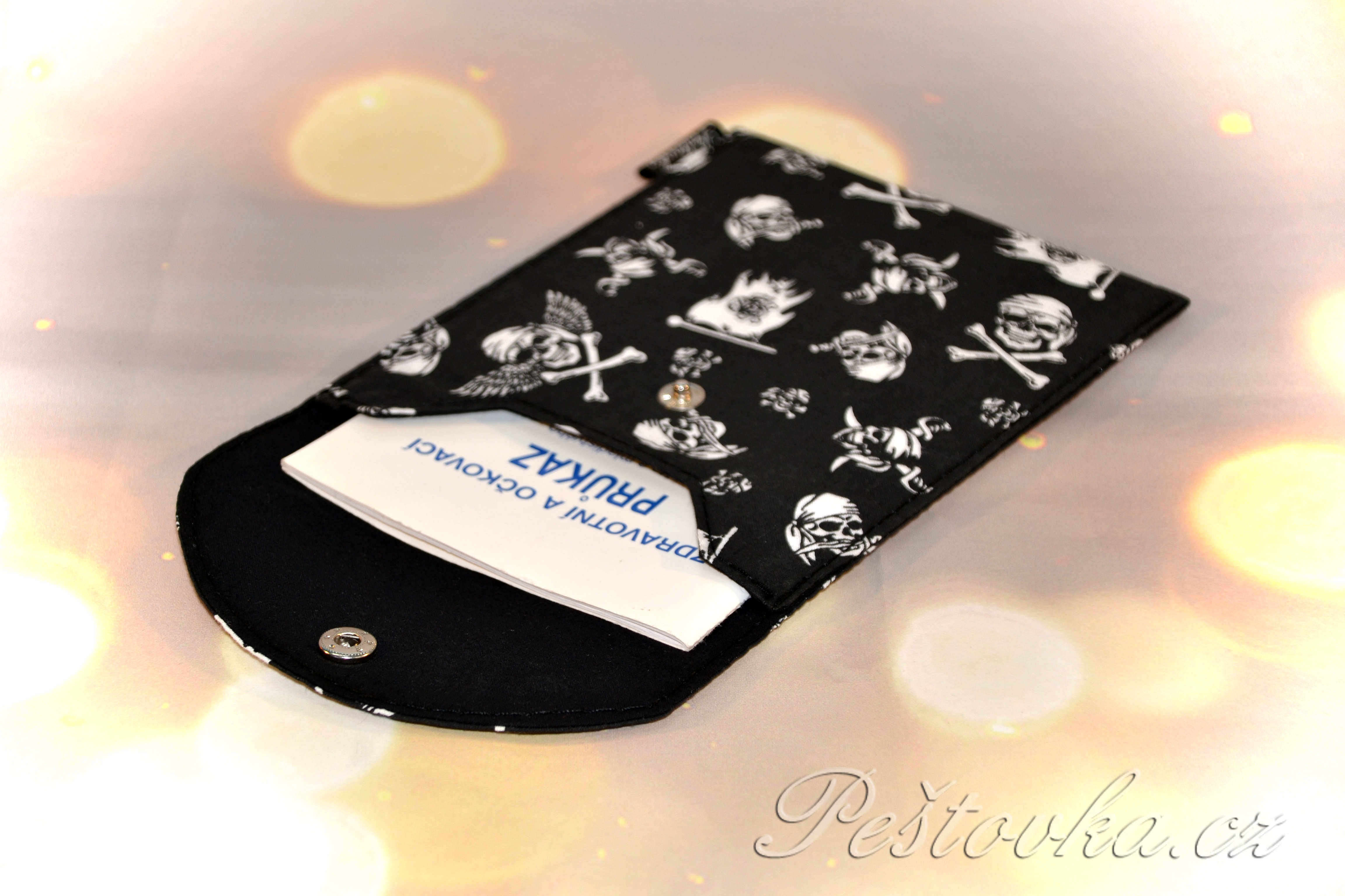 Peštovka - obal na očkovák - kapsička *lebky*