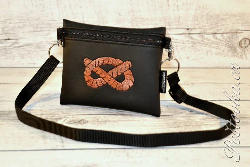 Peštovka Výstavní pamlskovník *uzlík staffbull - zrzavý*