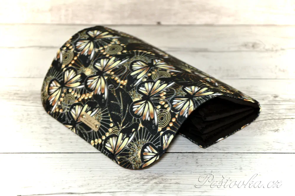 Peštovka Dámská elegantní peněženka