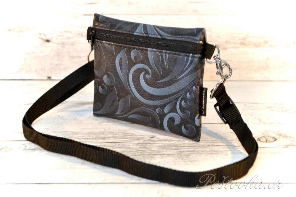 Peštovka Výstavní pamlskovník *Ornamenty na černé*