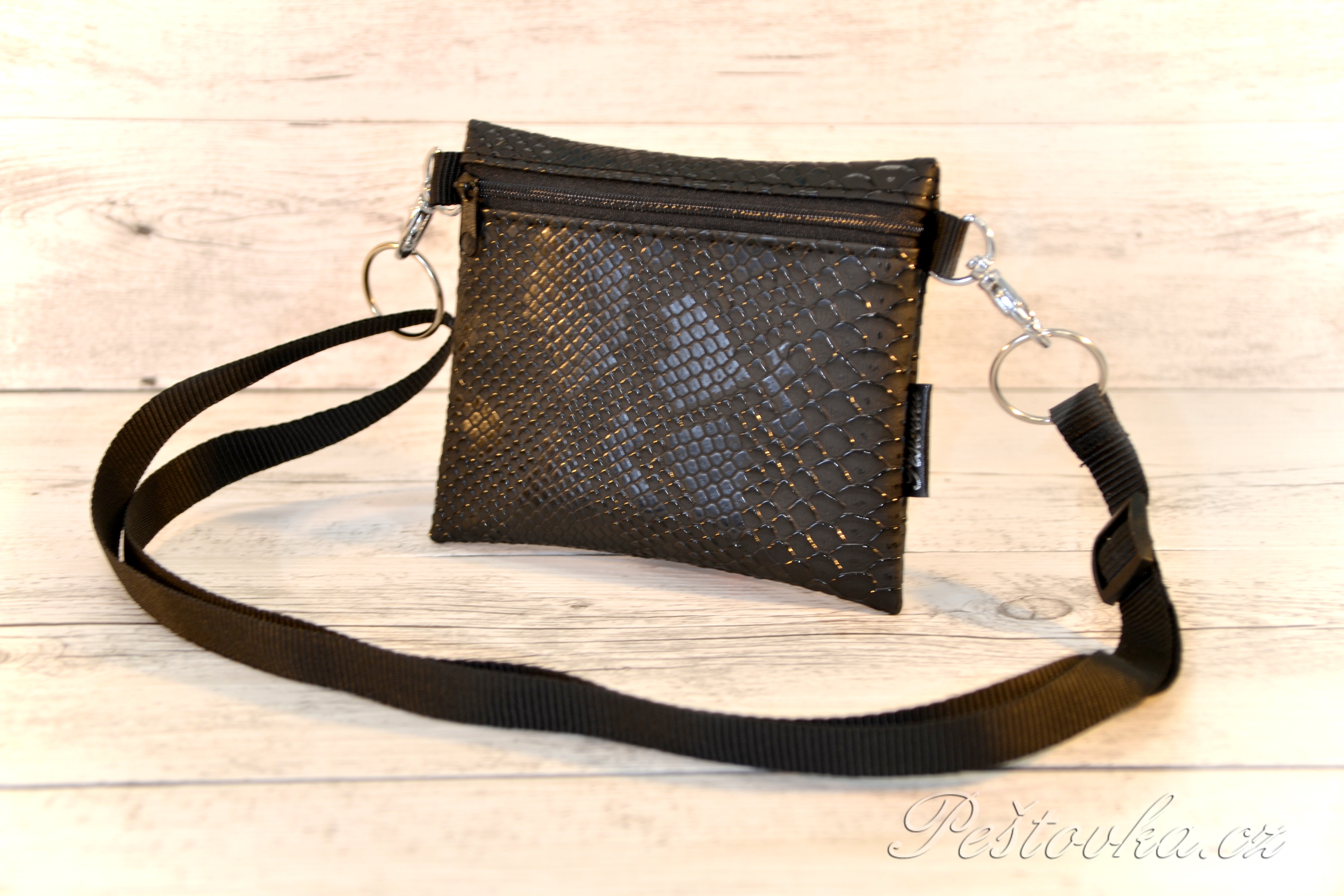 Peštovka Výstavní pamlskovník *černá hadinka*