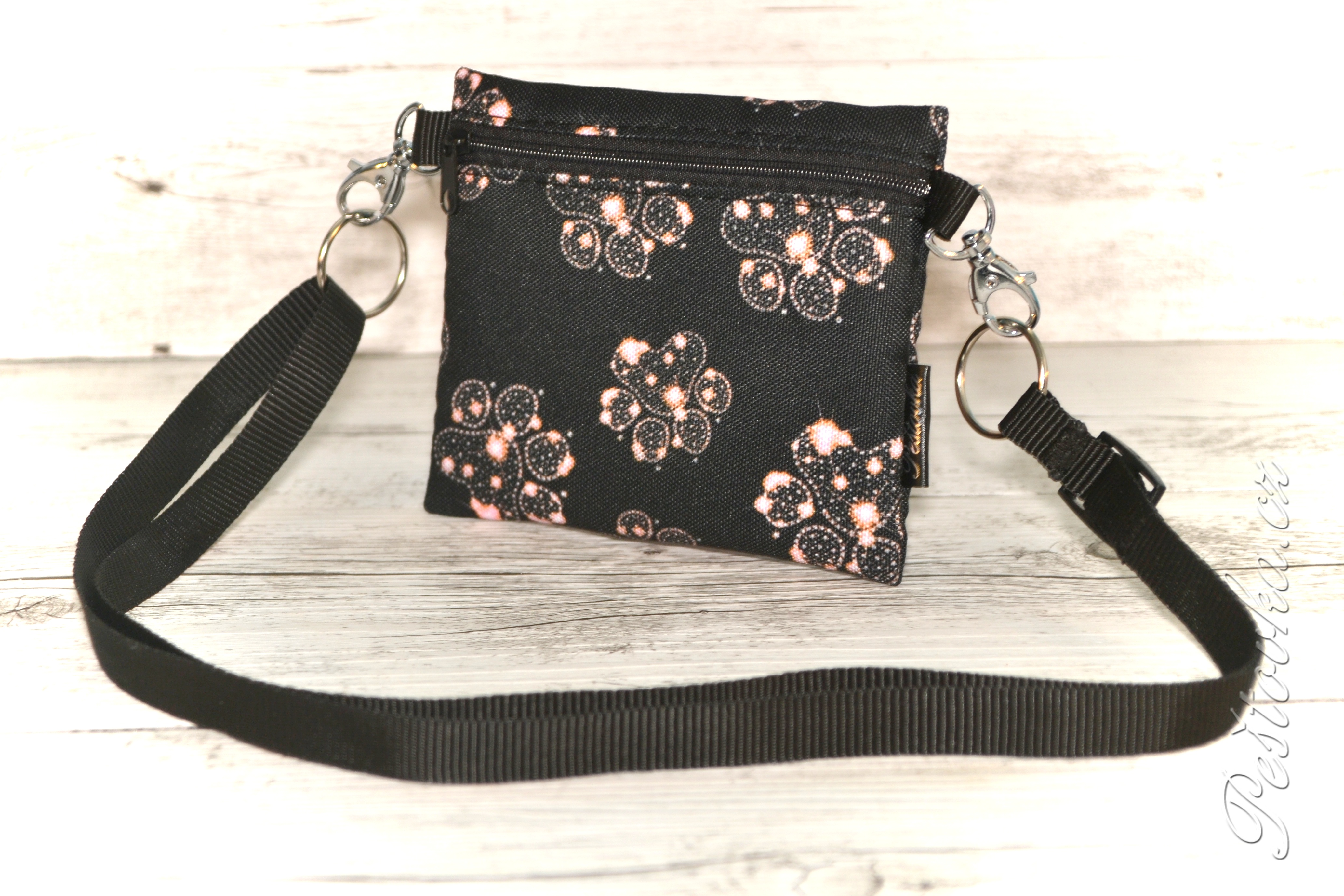 Peštovka Výstavní pamlskovník *tlapky diamantové růžové*