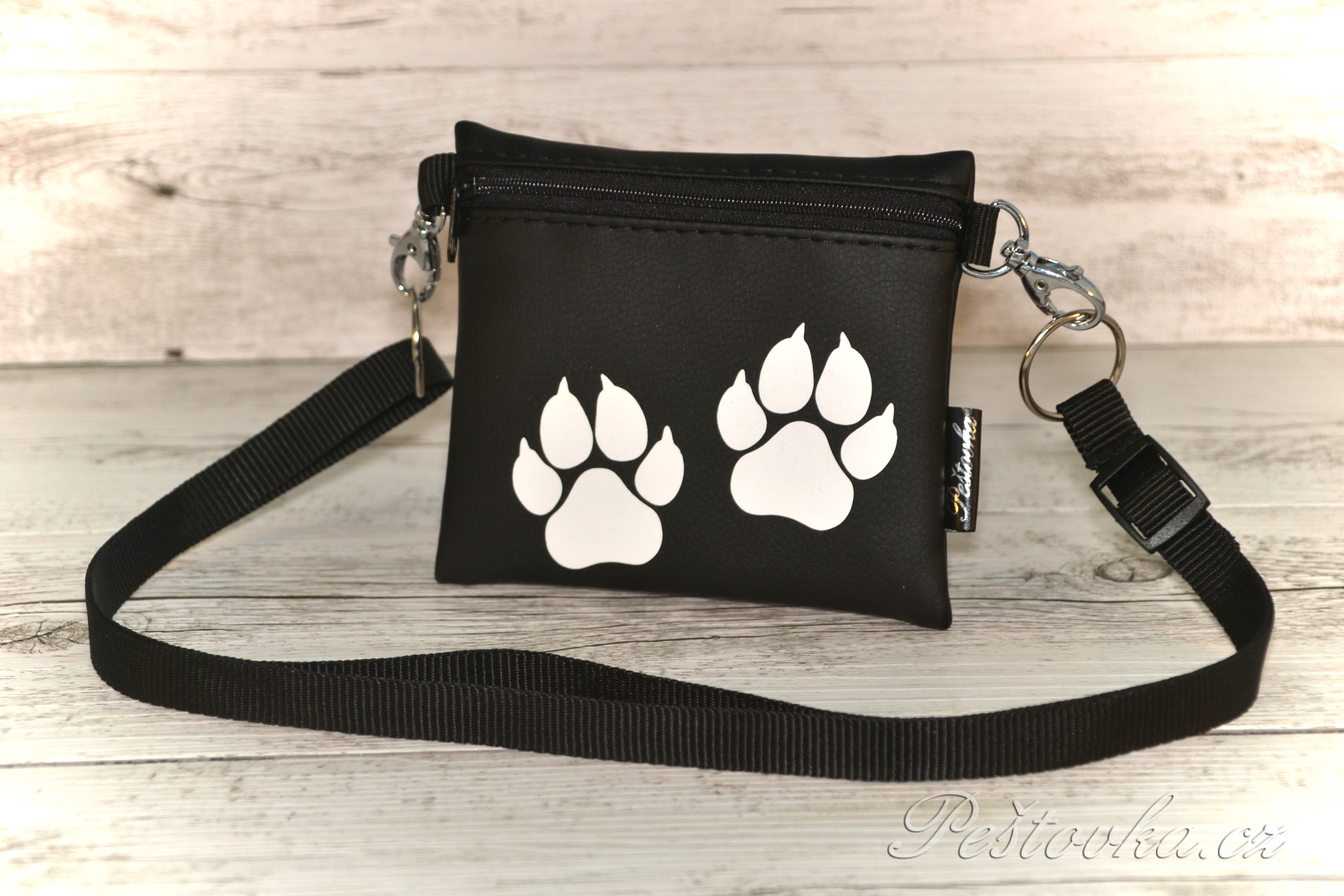 Peštovka Výstavní pamlskovník *s bílými tlapkami*