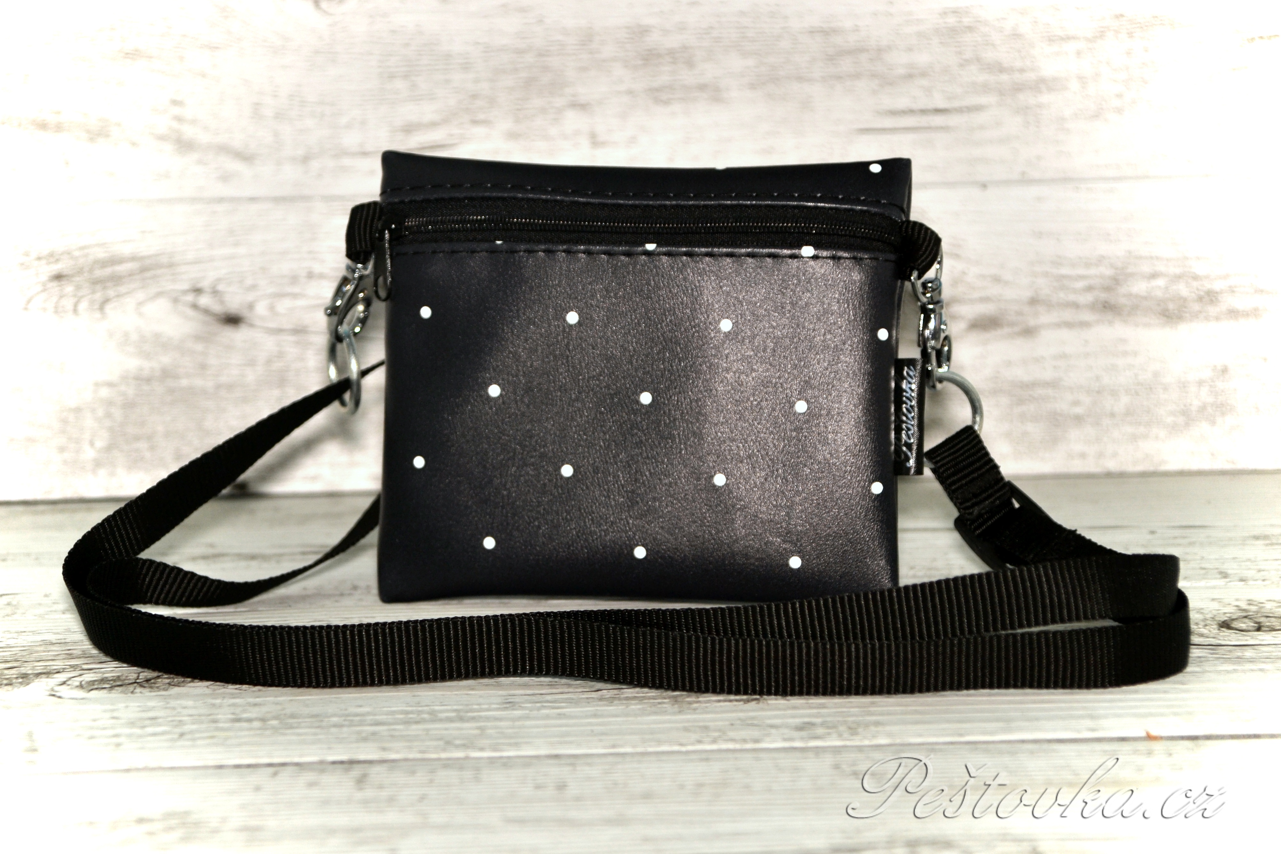 Peštovka Výstavní pamlskovník *černý s puntíkem*