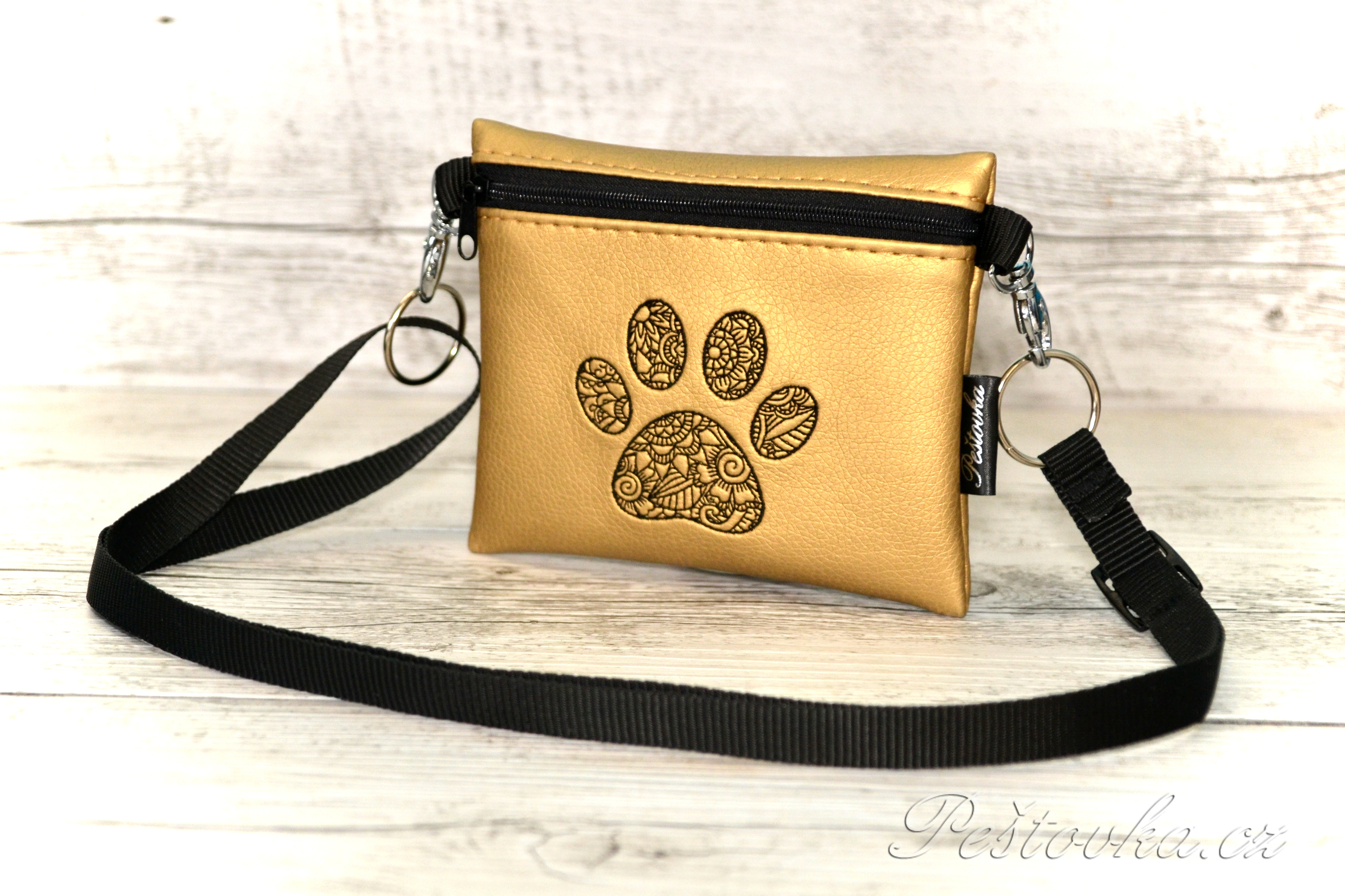 Peštovka Výstavní pamlskovník *tlapka na zlaté*