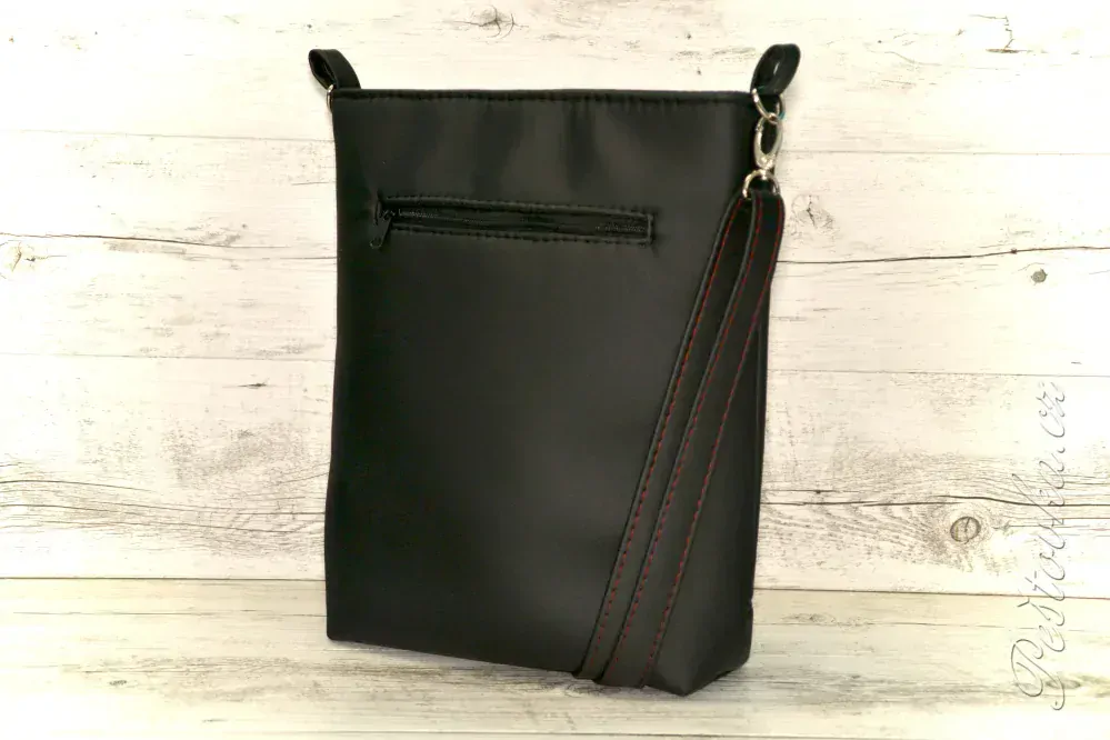 Peštovka - crossbody kabelka s tlapkou *černá s červenou*