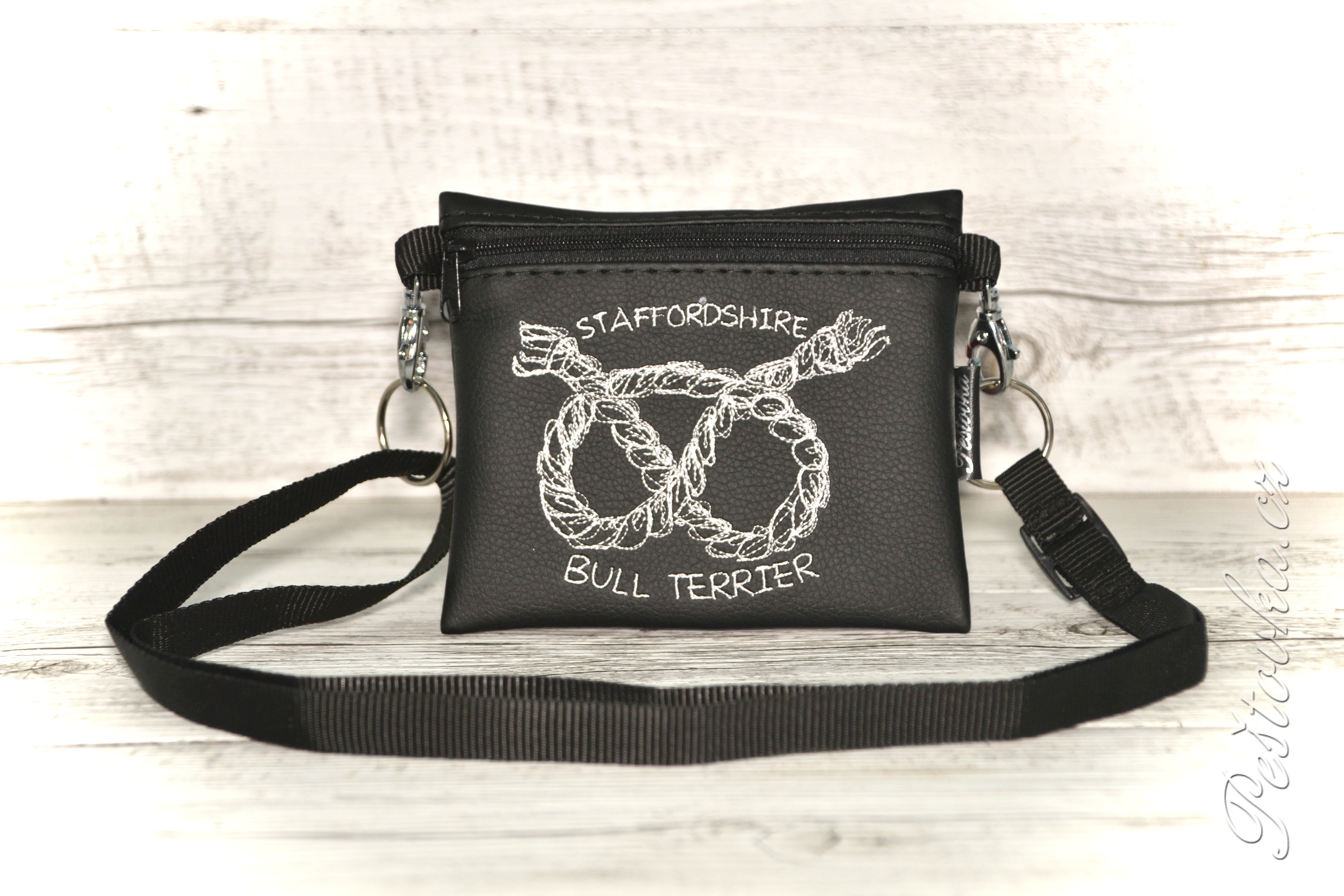 Peštovka Výstavní pamlskovník *staffie * černý