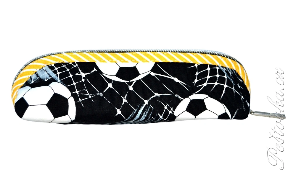 Peštovka Penál / kosmetická taštička *fotbalové míče*